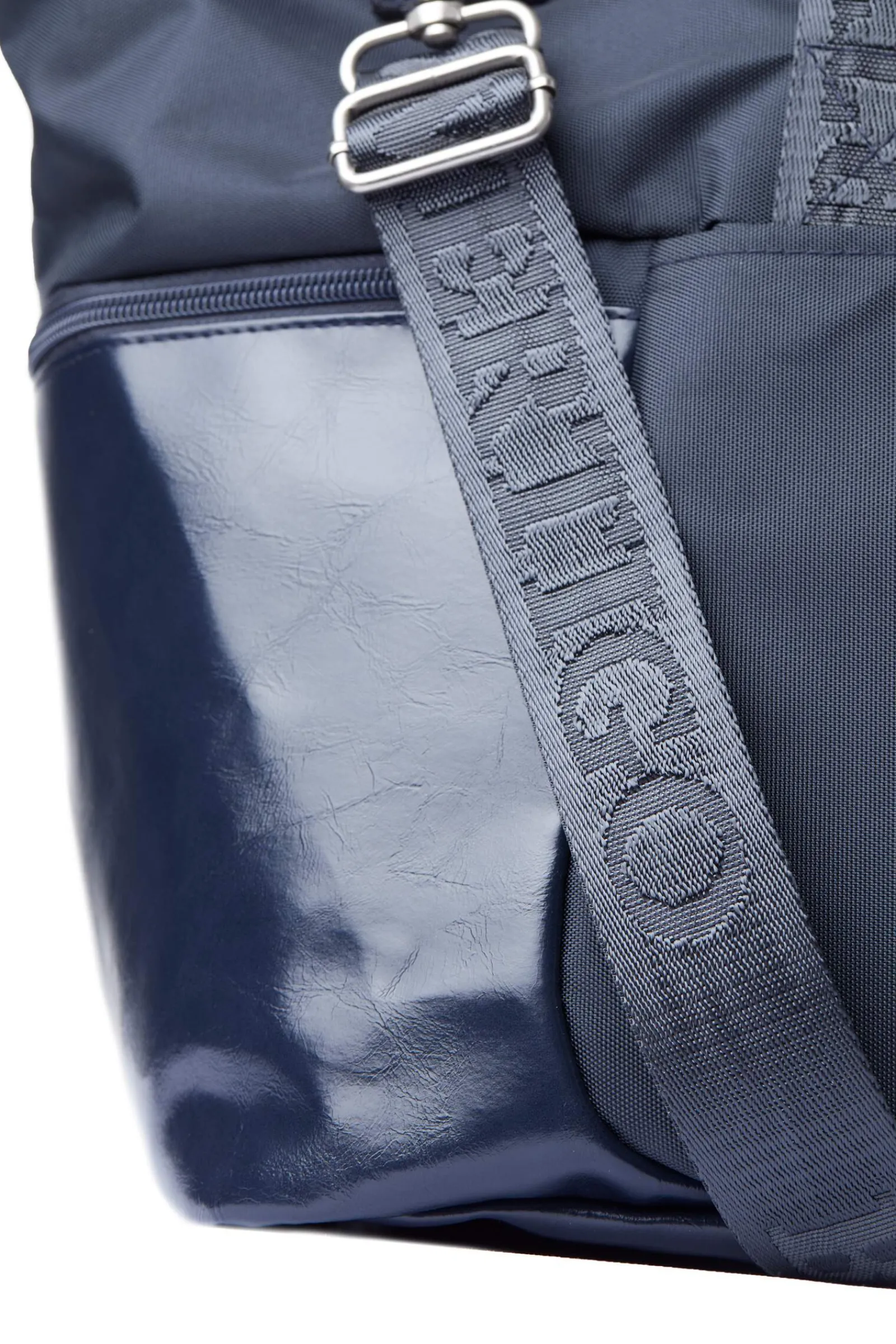 Discount B Vertigo Duffle Bag with Shoe Compartment Bags