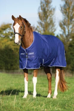 New Amigo Hero 900 Plus Medium Turnout Rug, 200g Medium & Heavyweight Turnout Rugs
